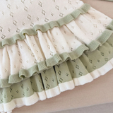 MiniBelle – Elegant & zart – Gestricktes Babykleid mit Rüschenverzierung
