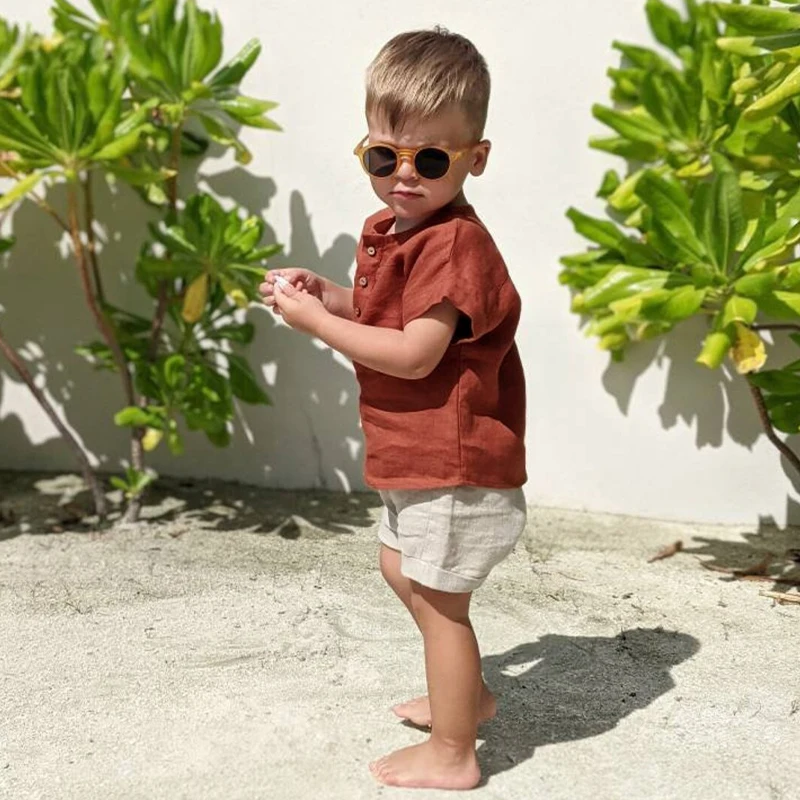 LittleClassic – Elegant & bequem – Leinenhemd für Jungen mit Knopfdetail