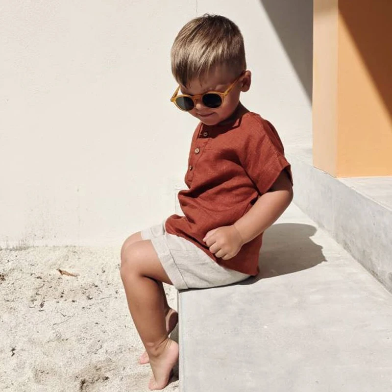 LittleClassic – Elegant & bequem – Leinenhemd für Jungen mit Knopfdetail