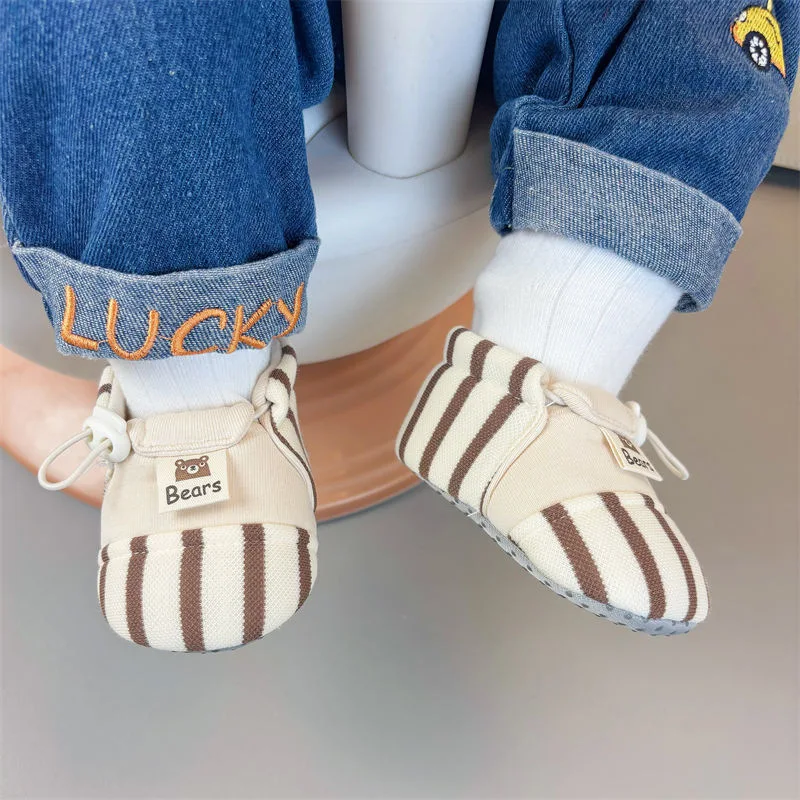 TinyToes – Weich & warm – Erste Babyschuhe mit gestreiftem Design