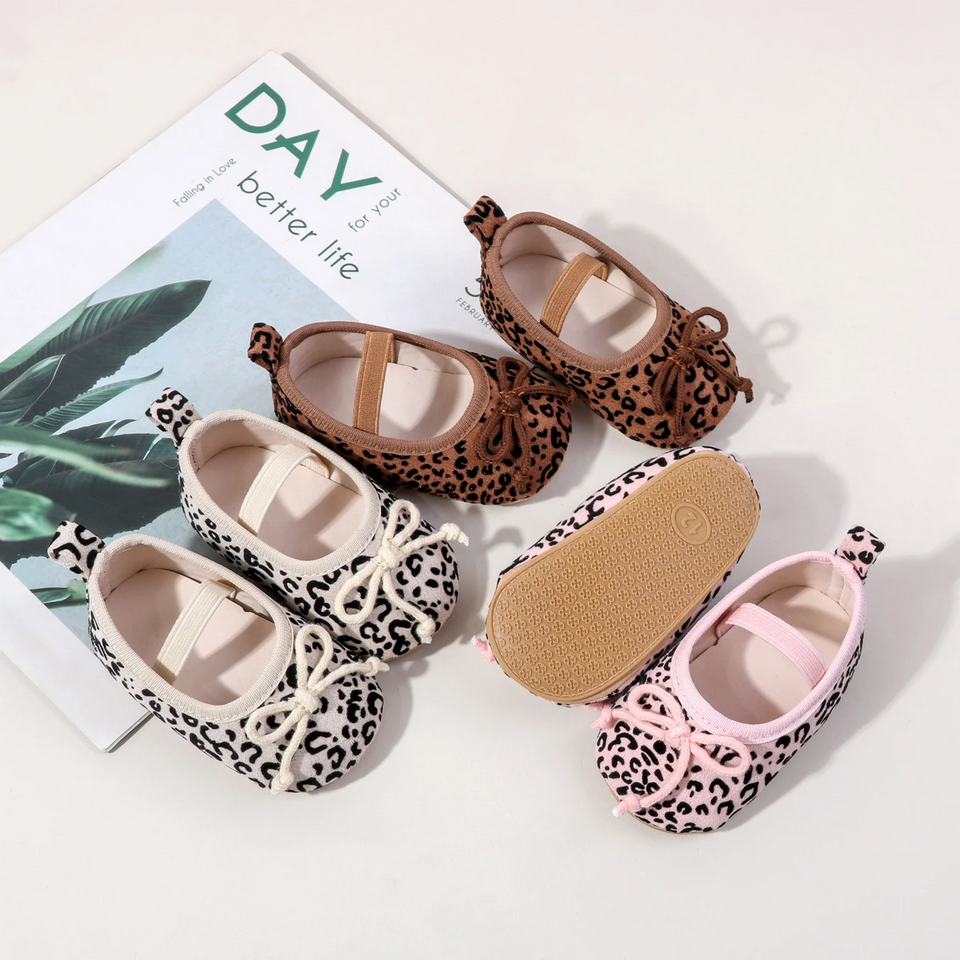 TinyStyle – Niedlich & elegant – Babyschuhe für Mädchen mit Leopardenmuster