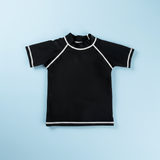 SunnyGuard – Sommerlich & schützend – Anti-UV-Schwimmshirt für Kinder mit kurzen Ärmeln