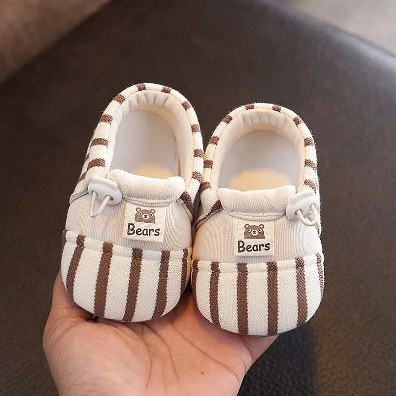 TinyToes – Weich & warm – Erste Babyschuhe mit gestreiftem Design