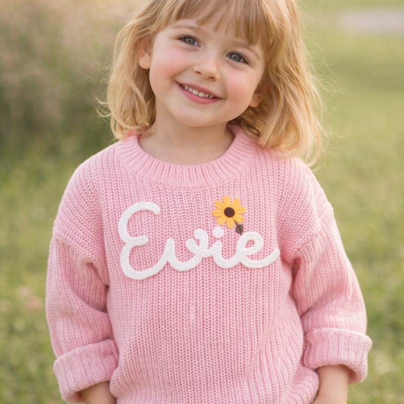 TinyStitch – Personalisierter Strickpullover mit Namen für Kinder