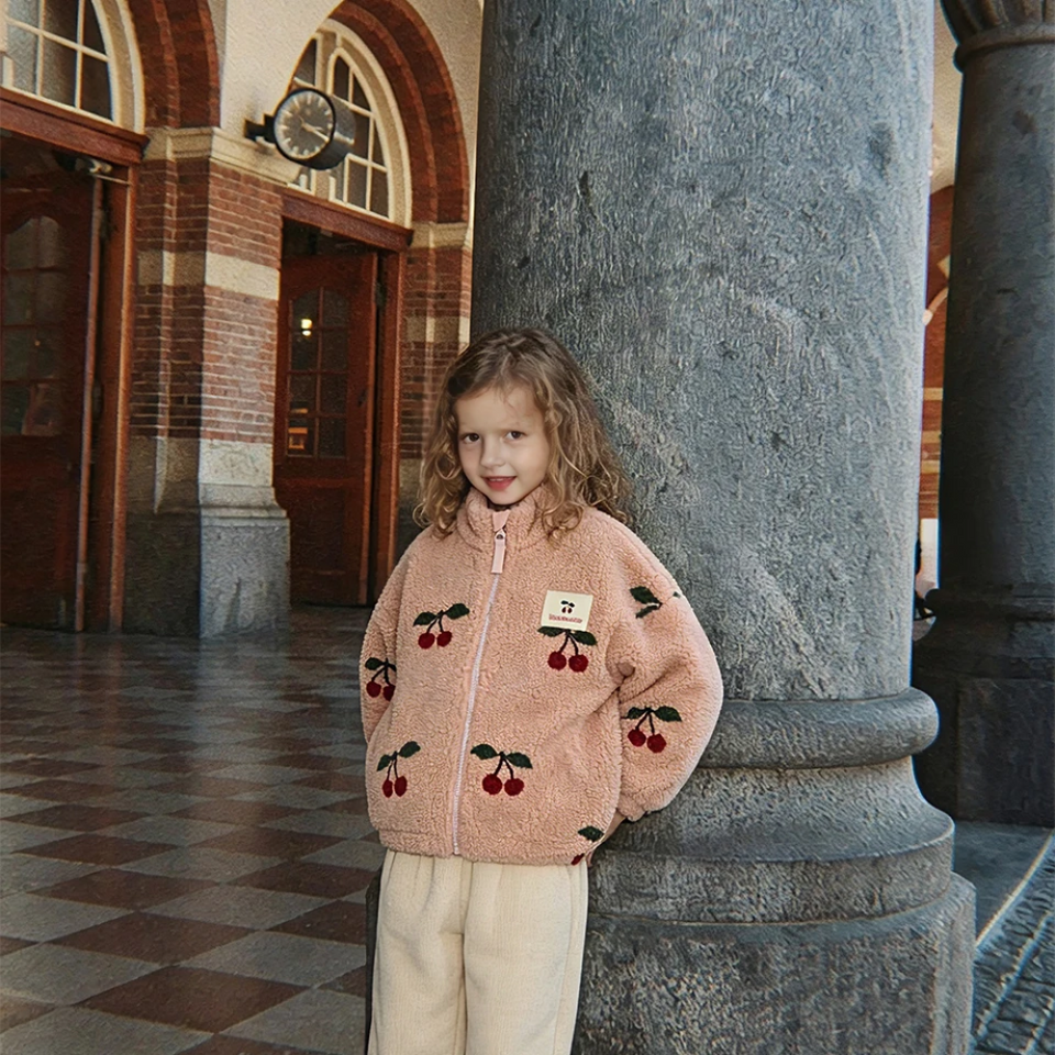 WarmHug – Bequem & trendy – Kinder-Fleecejacke mit verspielten Motiven
