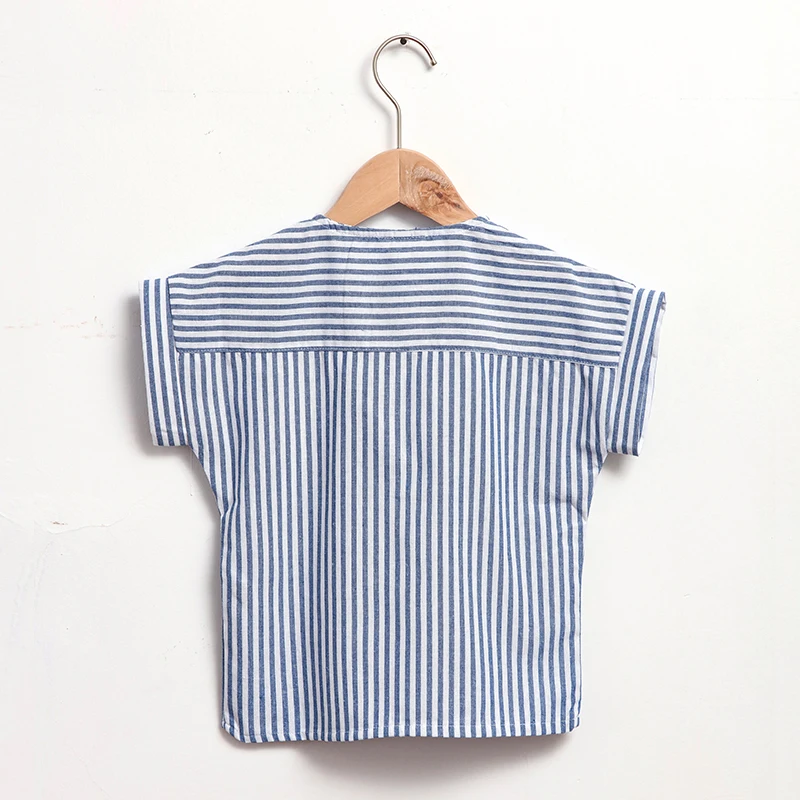 LittleClassic – Elegant & bequem – Leinenhemd für Jungen mit Knopfdetail