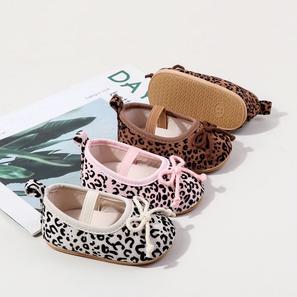 TinyStyle – Niedlich & elegant – Babyschuhe für Mädchen mit Leopardenmuster