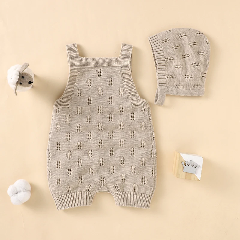MiniCozy – Weich & bequem – Gestrickte Baby-Latzhose mit Mütze
