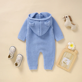 SoftKnit – Warm & niedlich – Gestrickter Baby-Strampler mit Kapuze