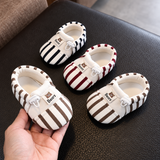TinyToes – Weich & warm – Erste Babyschuhe mit gestreiftem Design