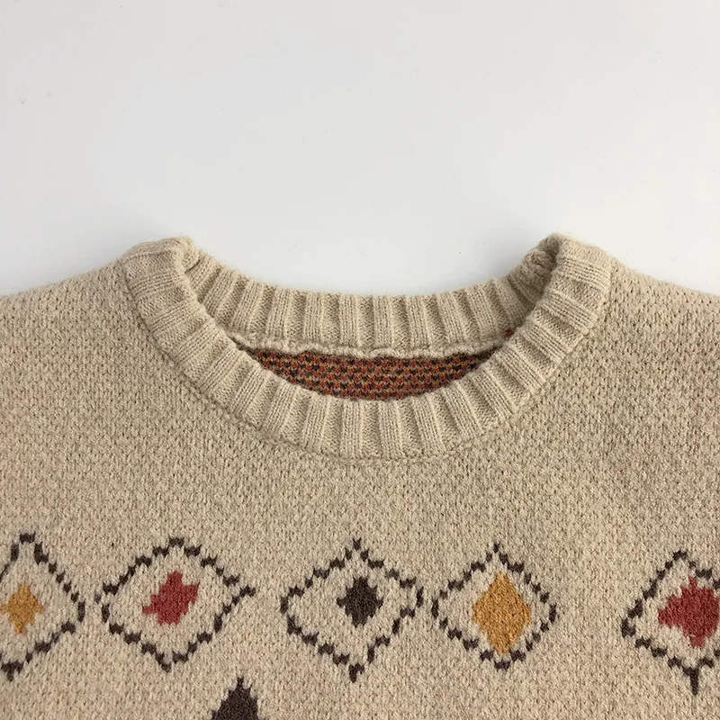 LittleRetro – Warm & stilvoll – Gestrickter Kinderpullover mit Rautenmuster