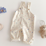 TinyStyle – Verspielt & bequem – Kinder-Latzhose mit Aufdruck
