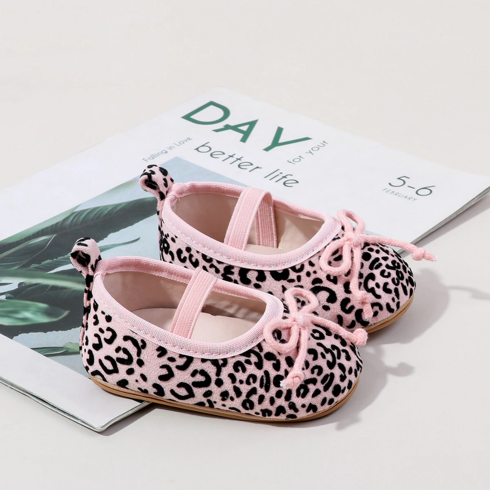TinyStyle – Niedlich & elegant – Babyschuhe für Mädchen mit Leopardenmuster