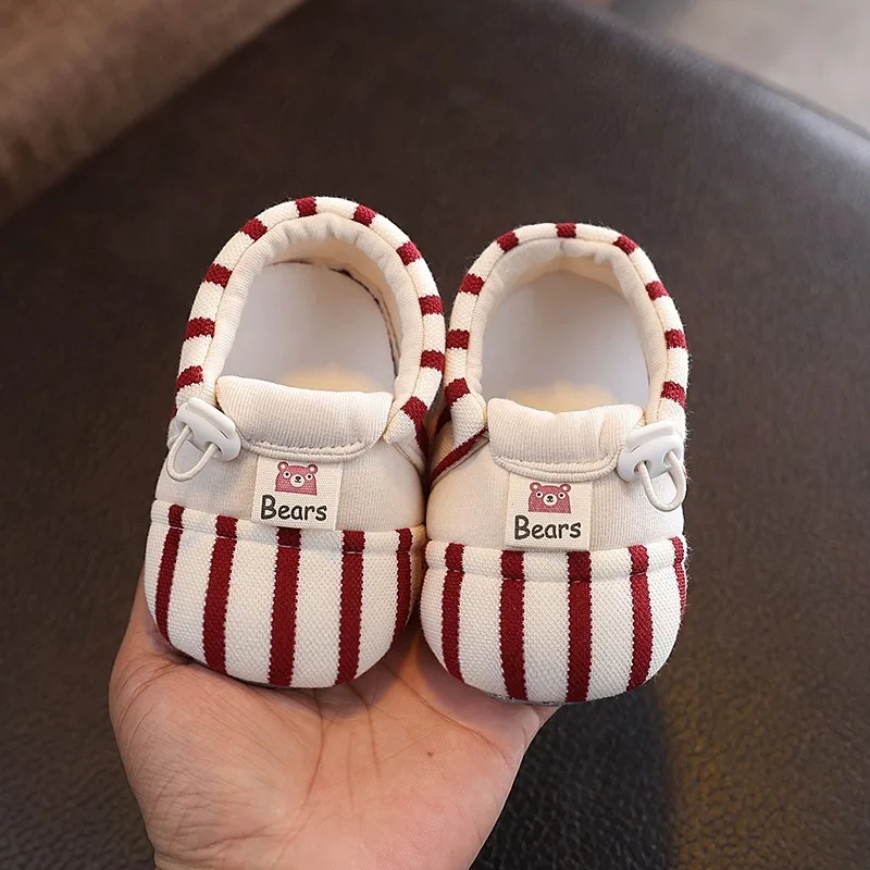 TinyToes – Weich & warm – Erste Babyschuhe mit gestreiftem Design