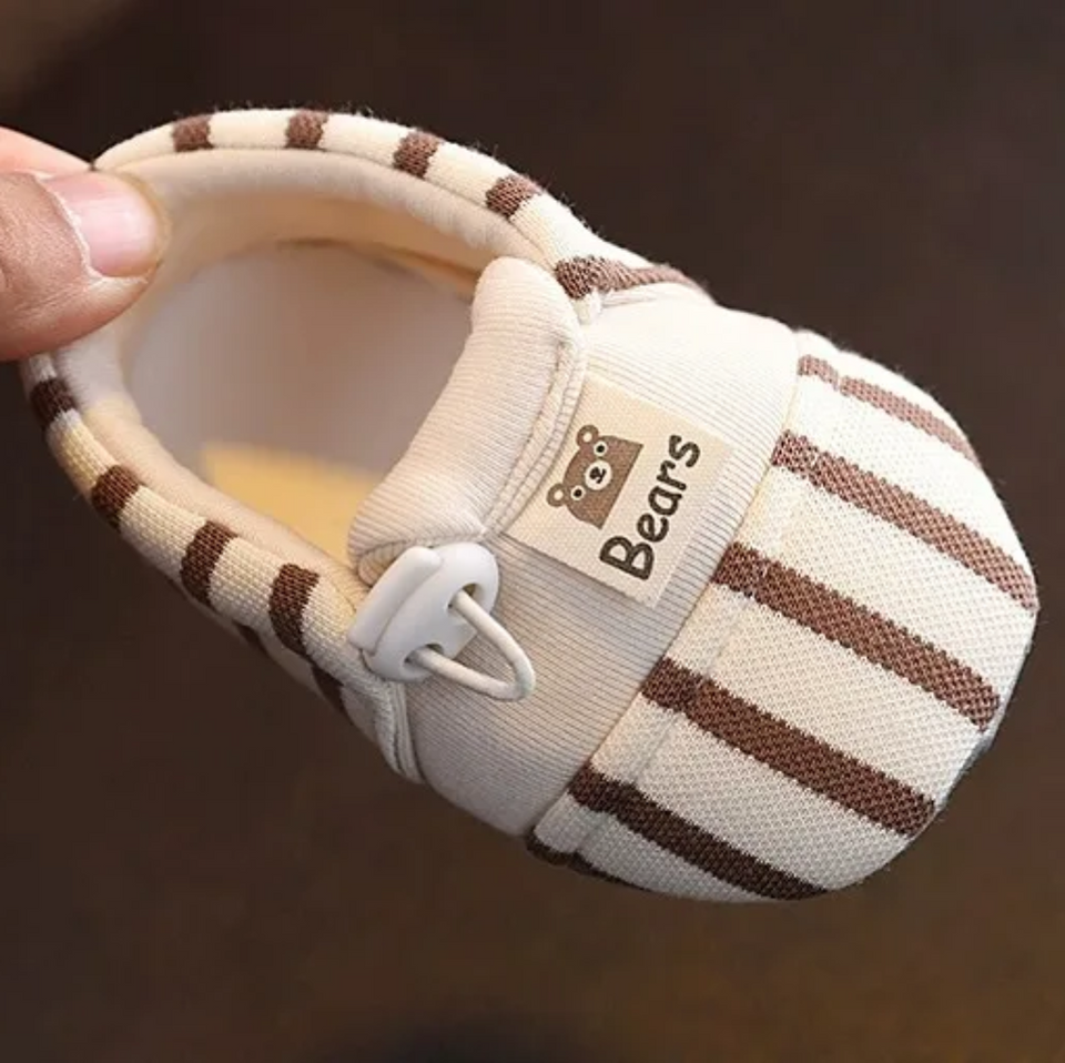 TinyToes – Weich & warm – Erste Babyschuhe mit gestreiftem Design