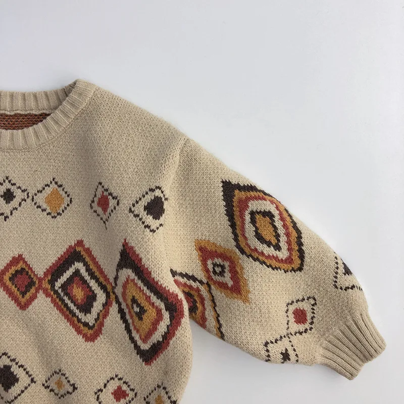 LittleRetro – Warm & stilvoll – Gestrickter Kinderpullover mit Rautenmuster
