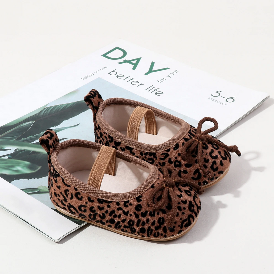 TinyStyle – Niedlich & elegant – Babyschuhe für Mädchen mit Leopardenmuster