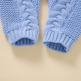SoftKnit – Warm & niedlich – Gestrickter Baby-Strampler mit Kapuze