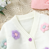 FloraKnit – Weich & niedlich – Baby-Outfit mit Strickjacke, Latzhose und Haarband