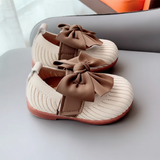 SweetBow – Niedlich & praktisch – Gestrickte Babyschuhe mit Schmetterlingsschleife