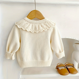FloraKnit – Warm & modisch – Gestrickte Strickjacke mit Blumenmotiven
