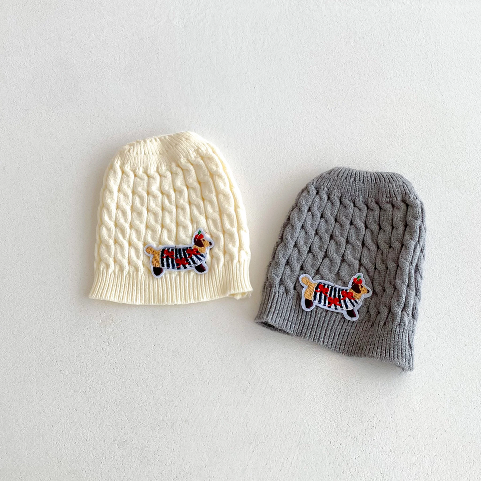 PlayfulKnit – Weich & niedlich – Gestrickter Baby-Strampler mit Hundemotiv