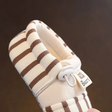 TinyToes – Weich & warm – Erste Babyschuhe mit gestreiftem Design