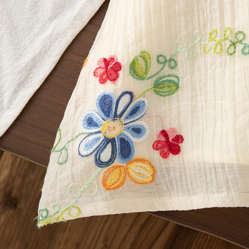 MiniFlora – Leicht und bezaubernd – Besticktes Kleid für kleine Mädchen