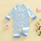 TinyLove – Weich & warm – Baby-Strampler mit Herzchenmuster und Plüschdetails