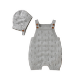MiniCozy – Weich & bequem – Gestrickte Baby-Latzhose mit Mütze