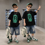 CoolBoys – Cool & bequem – Outfit für Jungen mit T-Shirt und Jeans-Shorts