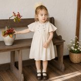 Sleeveless Dress – Elegant & bequem – Kleid mit Spitzenkragen