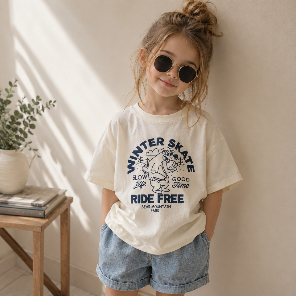 BearPlay – Komfort & Stil – Oversized-T-Shirt mit Winter-Skate-Aufdruck