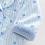 TinyLove – Weich & warm – Baby-Strampler mit Herzchenmuster und Plüschdetails