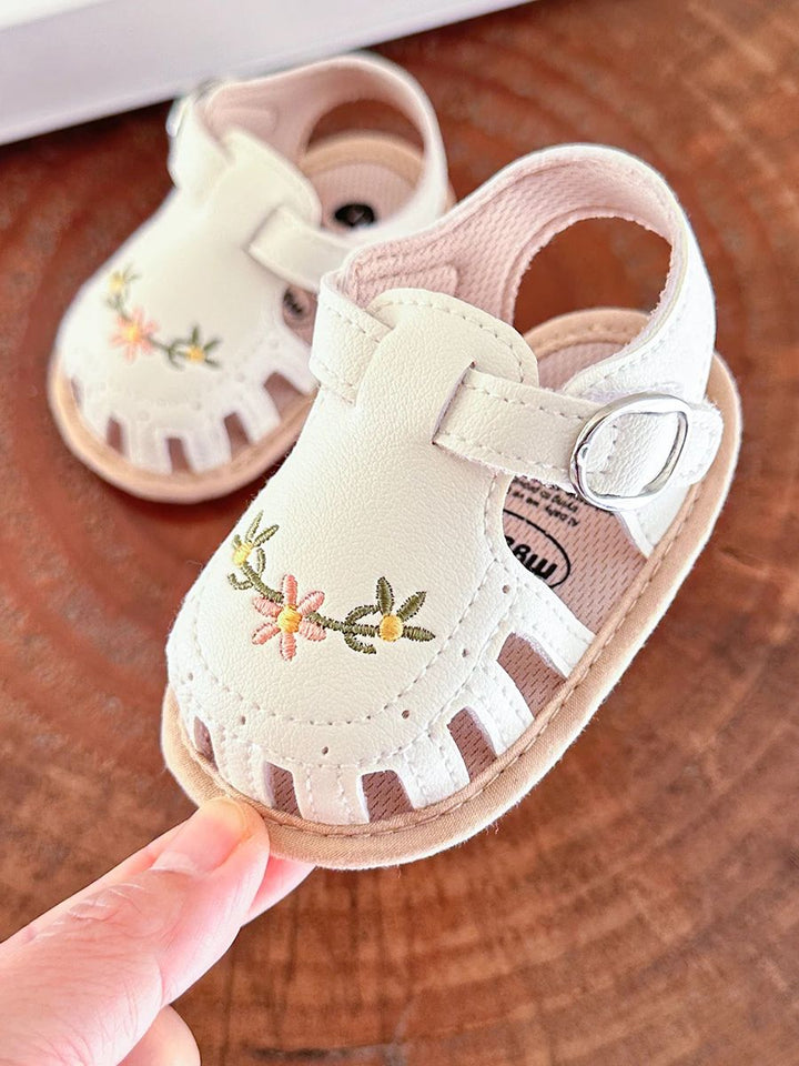 TinyPetals – Komfort & Stil – Babysandalen mit Blumenstickerei