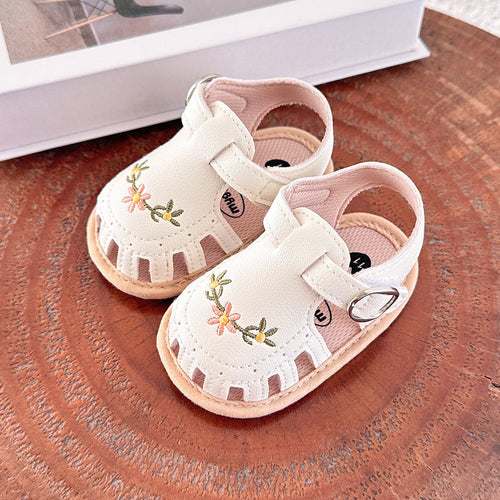 TinyPetals – Komfort & Stil – Babysandalen mit Blumenstickerei