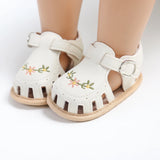 TinyPetals – Komfort & Stil – Babysandalen mit Blumenstickerei