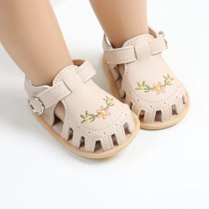 TinyPetals – Komfort & Stil – Babysandalen mit Blumenstickerei