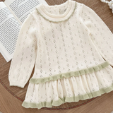 MiniBelle – Elegant & zart – Gestricktes Babykleid mit Rüschenverzierung