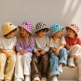 Bucket Hat – Sød & beskyttende – børnehue med ternet mønster