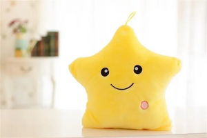 Glow Star Pillow™ – Sternenspaß im Bett - leuchtendes Kuschelkissen