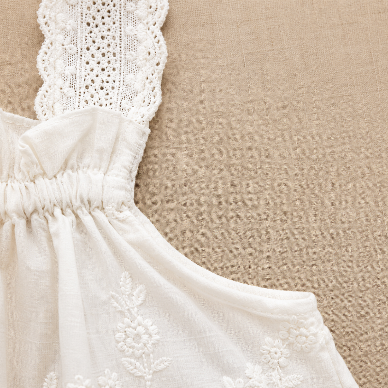 TinyLuxe – Zomerset aus Spitzenoberteil und Hose mit weitem Bein