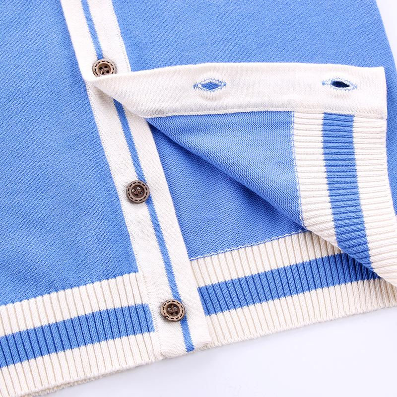 CozziWear – Warm & Trendy – Strickjacke mit Bären