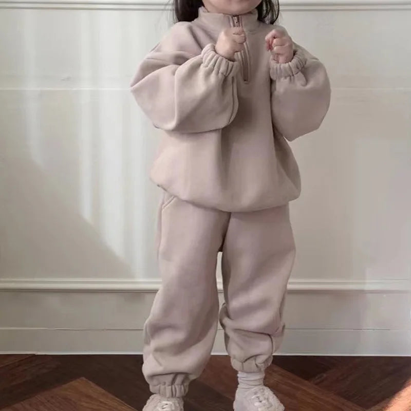 Mini Fashion™ - Fleece træningsdragt med lynlås