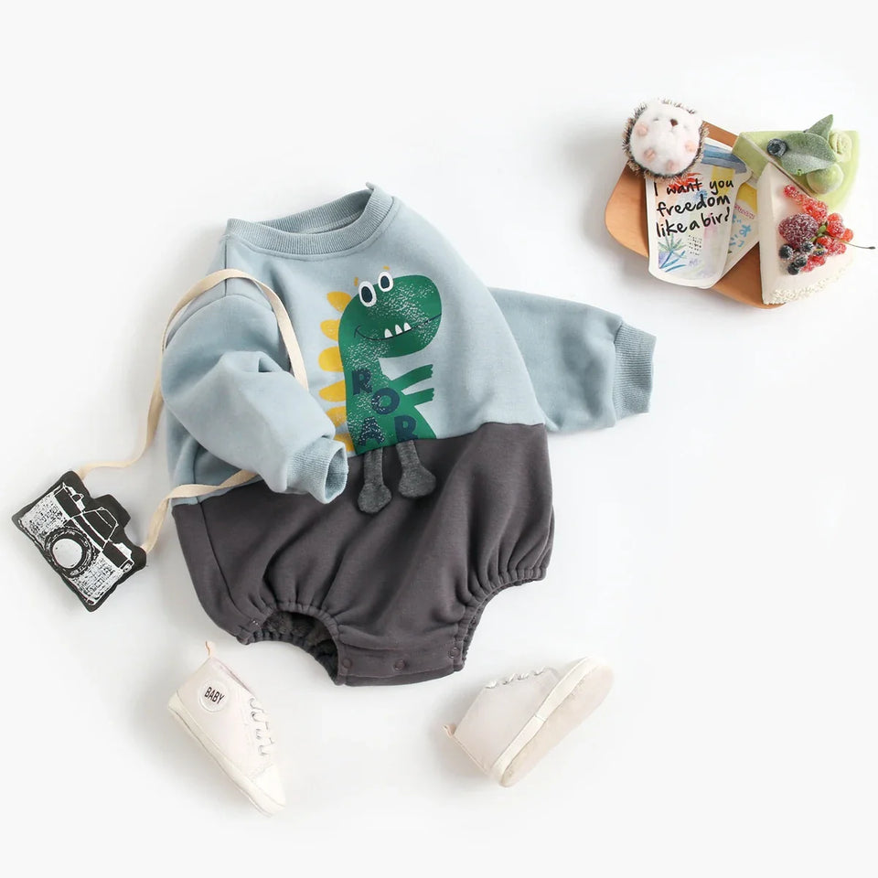Mini Fashion – Weicher Fleece-Strampler mit Dino-Aufdruck
