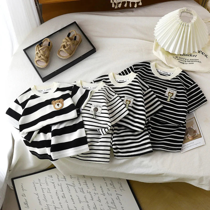 Kids Stripe Outfit – Trendy & bequem – Sommeroutfit für Kinder