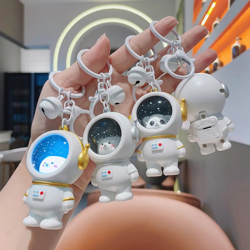 Glowing Astronaut Charm – Niedlich & Leuchtend – Astronauten-Taschenanhänger